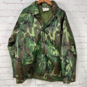 Vintage men’s chore camoflauge jacket coat rain insulated outdoor size large